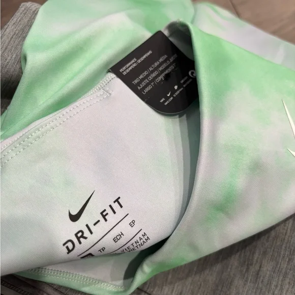 4 NIKE biker shorts gym shorts EUC AND NWT size XS - Picture 4 of 6